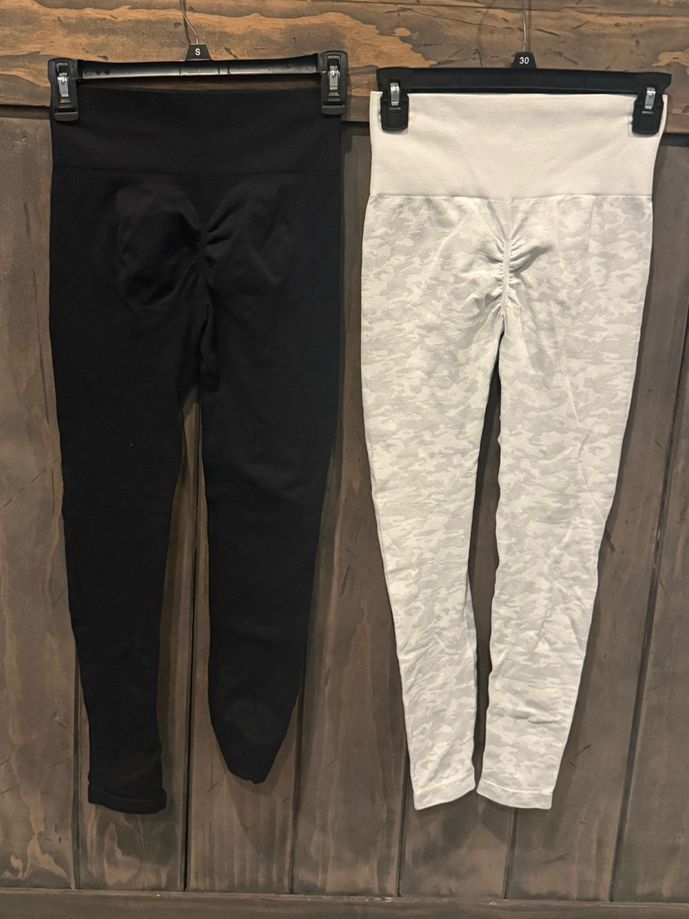 Seam Ruched Leggings - Black & Light Gray camo women’s small